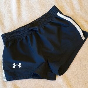 Under armour youth medium lightweight athletic shorts